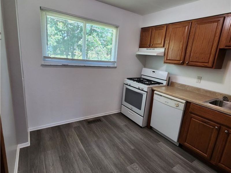 83 E Sprague Road , Seven Hills, OH 44131 Photo 7