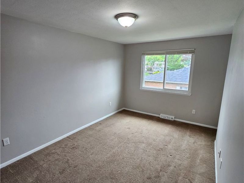 83 E Sprague Road , Seven Hills, OH 44131 Photo 9