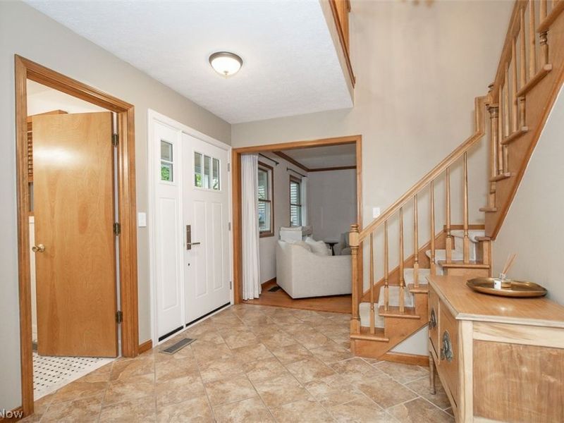 578 Red Oak Lane , Bay Village, OH 44140 Photo 3