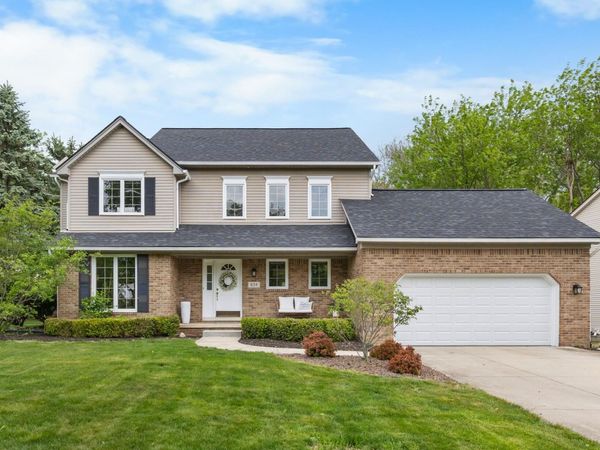624 Woodhill Drive, Saline, MI 48176