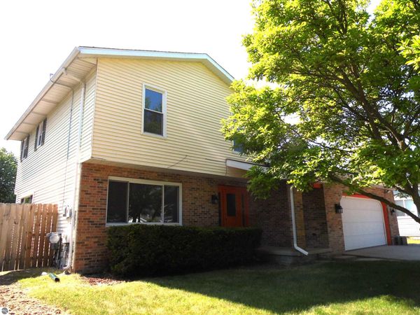 1191 Frost Drive N, Saginaw, MI 48638