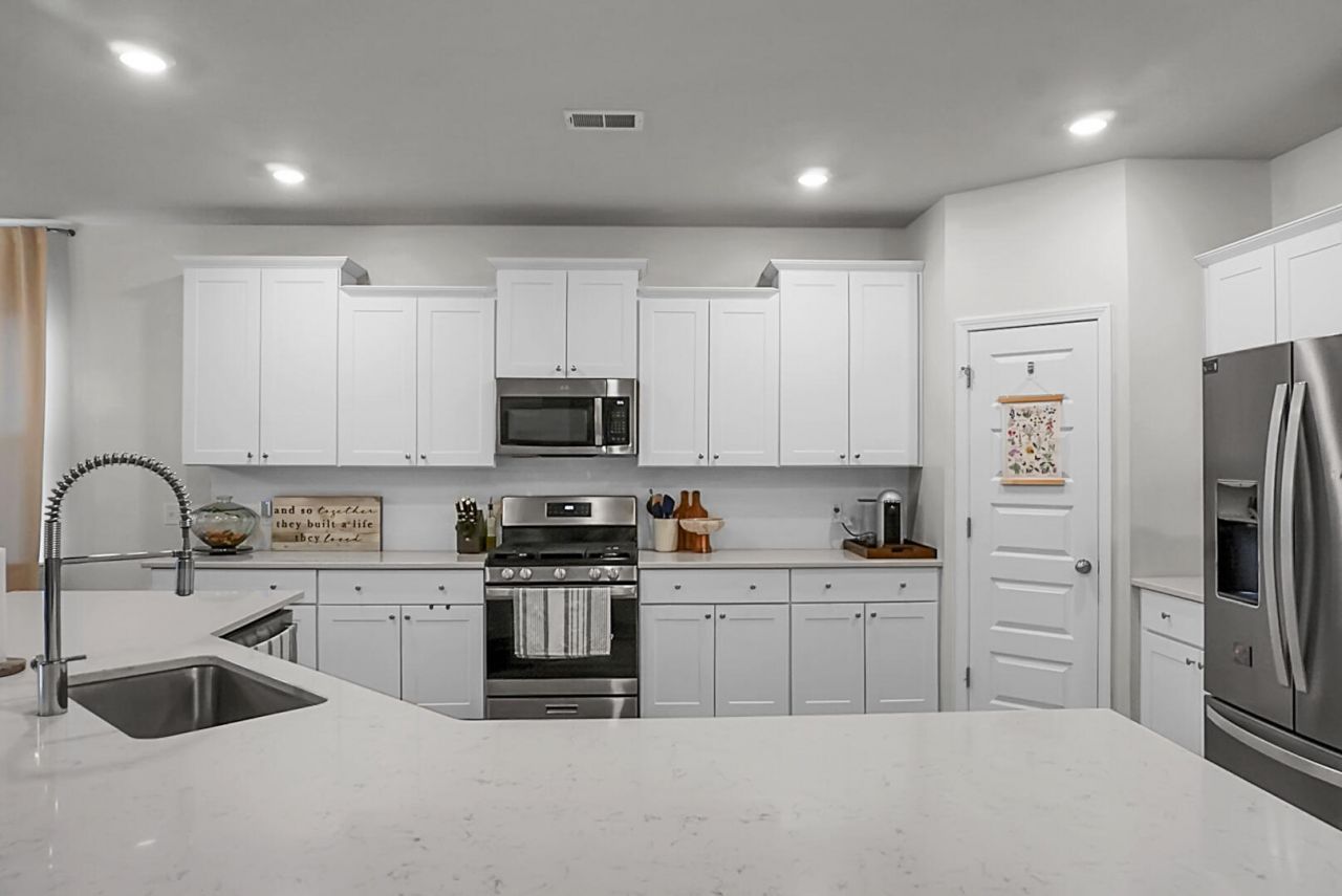 995 Arrowwood Way Photo 9