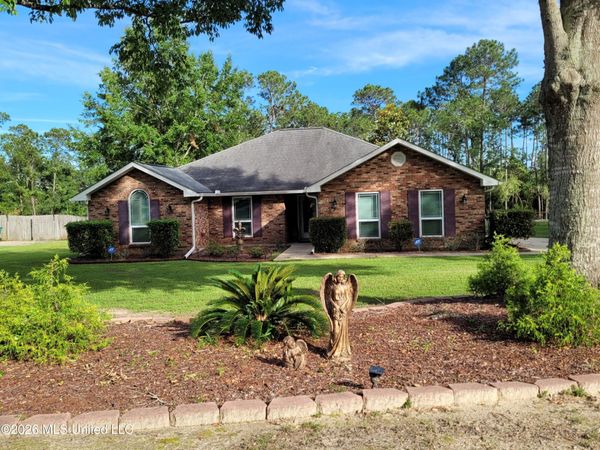 5624 Aila Street, Diamondhead, MS 39525