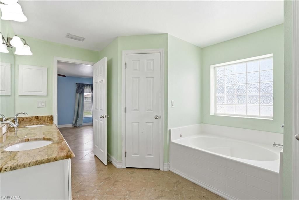 4129 NE 14th Pl , Cape Coral, FL 33909 Photo