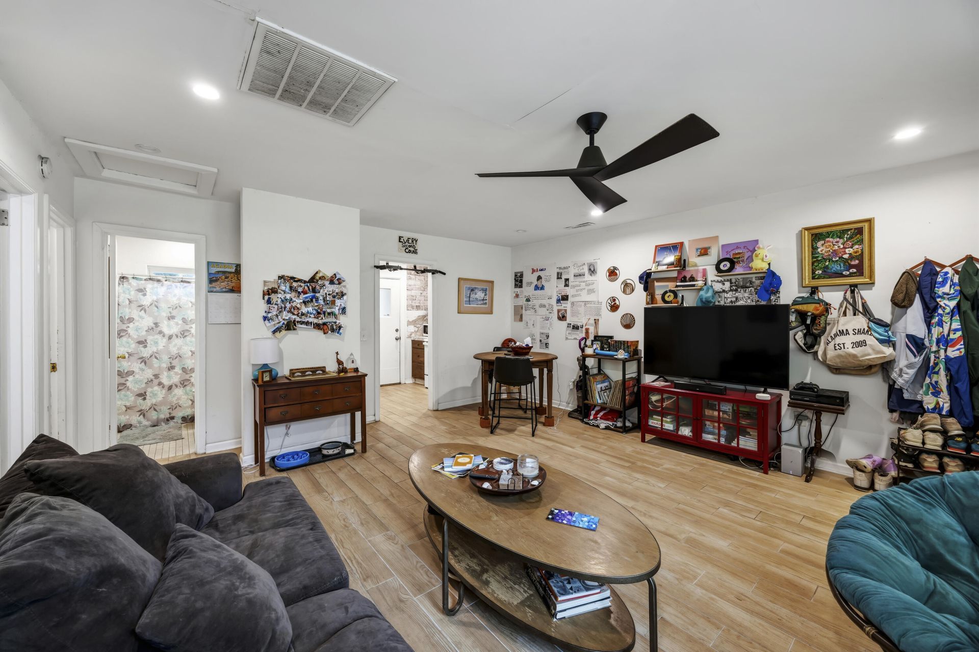 4630 Oakwood Avenue Photo 3