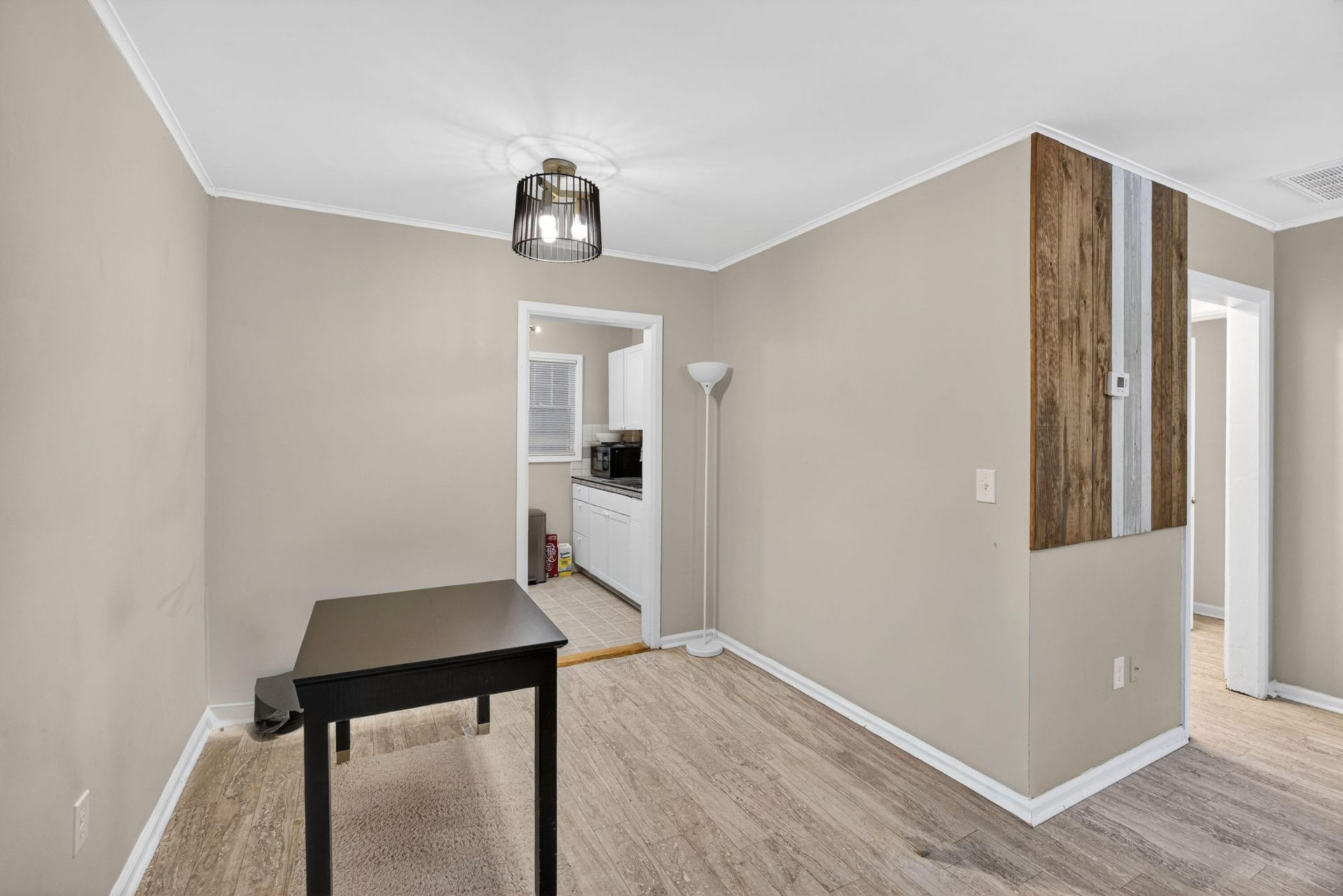 4630 Oakwood Avenue  Photo 4