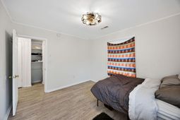 4630 Oakwood Avenue  photo 4