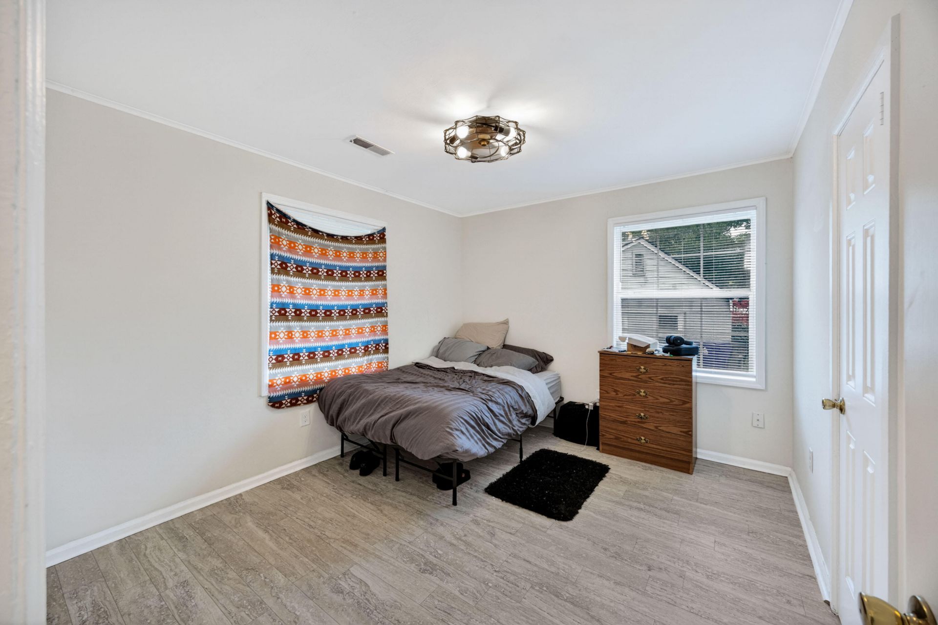 4630 Oakwood Avenue  Photo 6