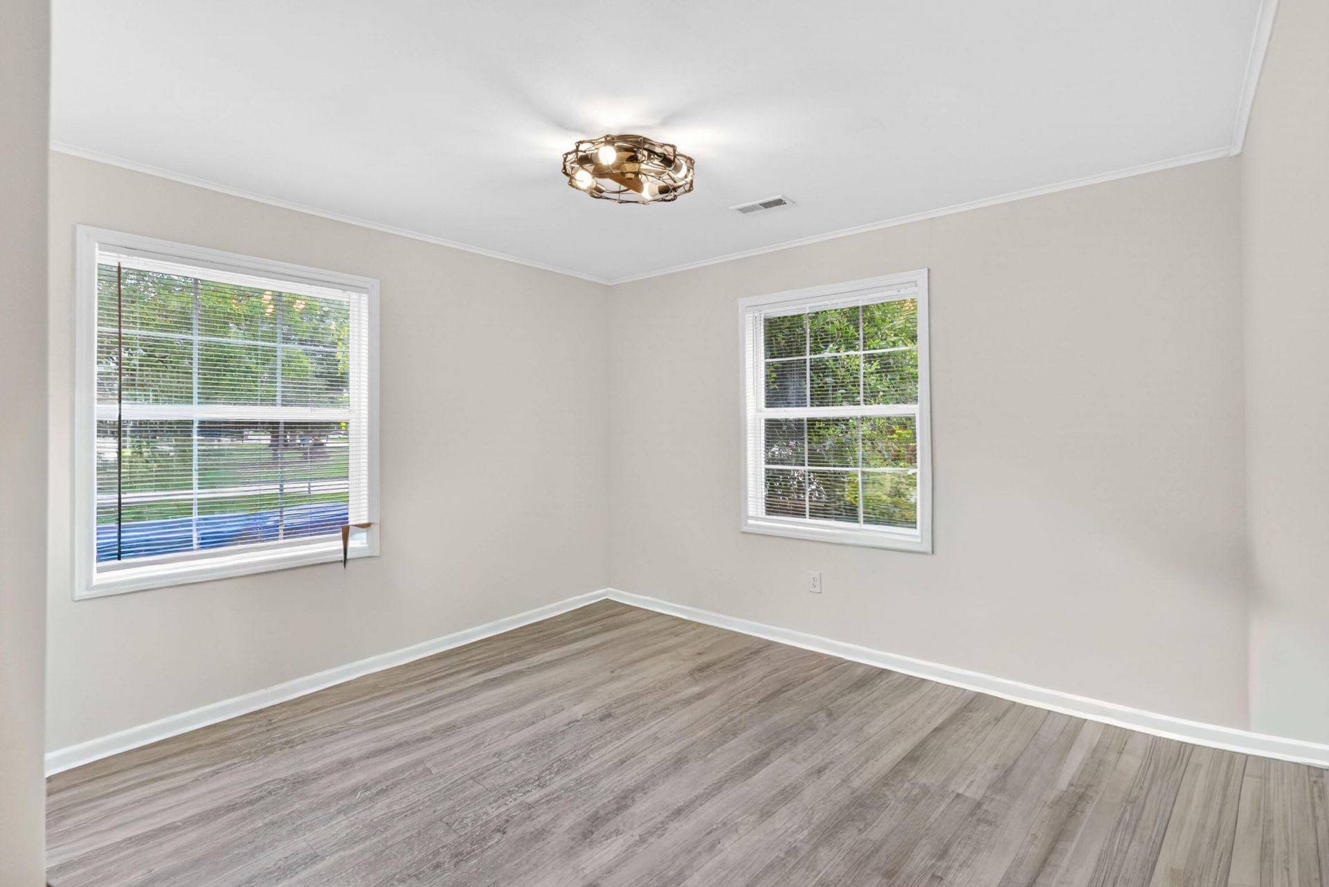 4630 Oakwood Avenue  Photo 8