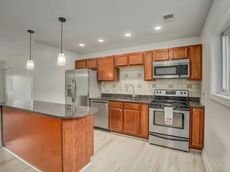 8075 Queens Avenue, Sycamore Township, OH 45236 Photo 6