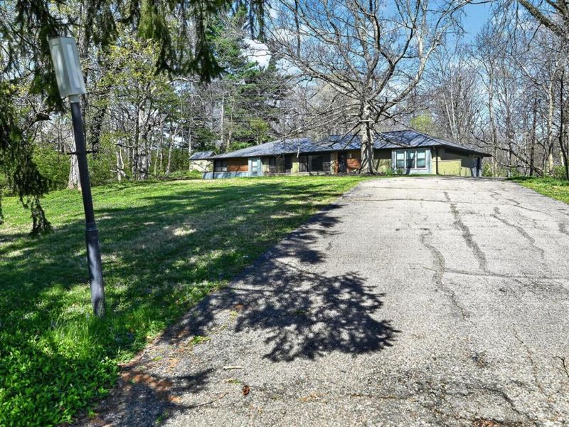 439 Hidden Valley Lane, Wyoming, OH 45215 Photo 2