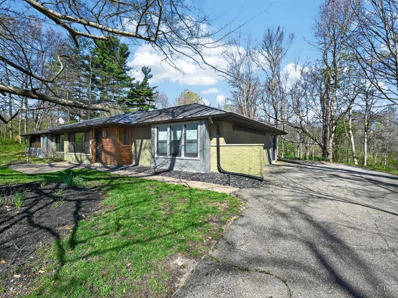 439 Hidden Valley Lane, Wyoming, OH 45215 Photo 3