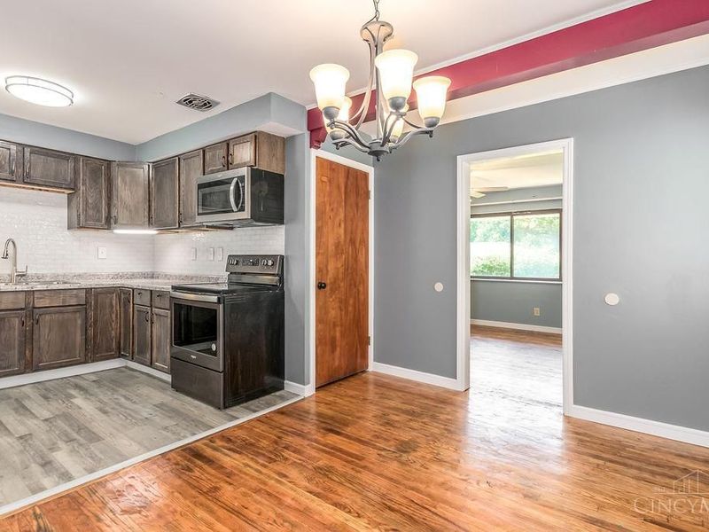 8670 Zodiac Drive, Springfield Twp., OH 45231 Photo 11