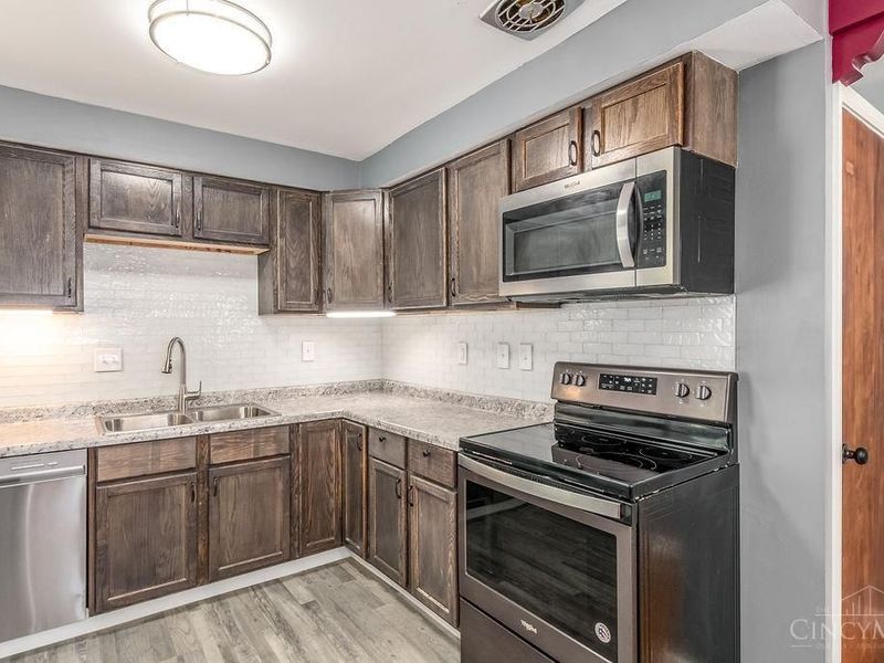 8670 Zodiac Drive, Springfield Twp., OH 45231 Photo 12