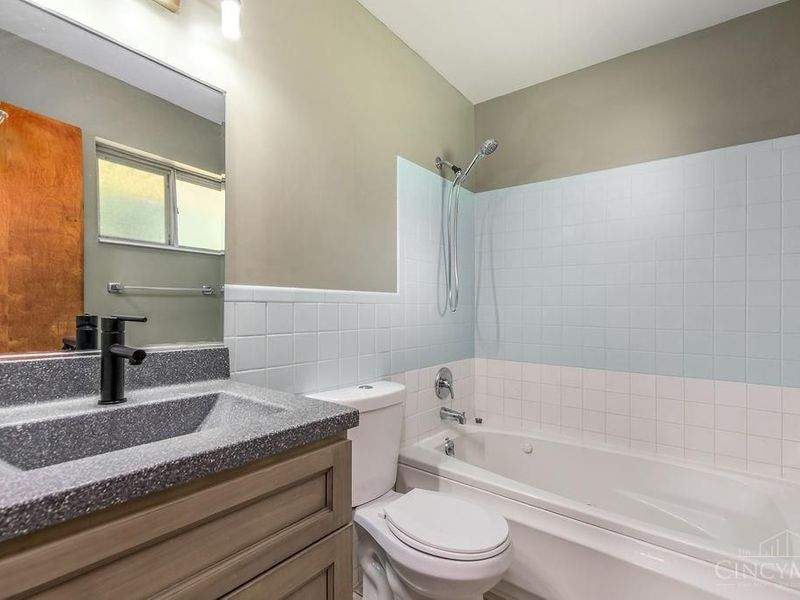 8670 Zodiac Drive, Springfield Twp., OH 45231 Photo 16