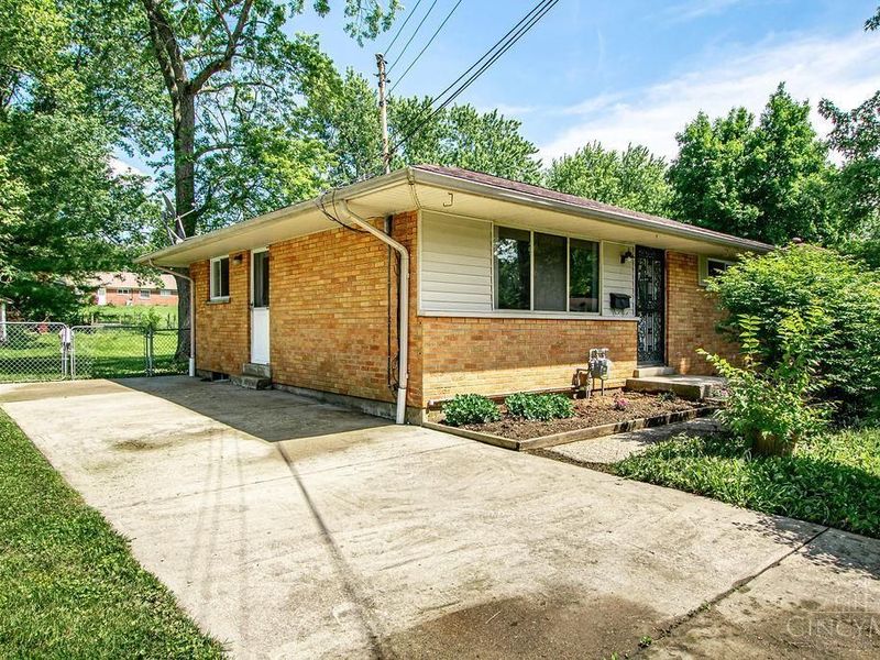 8670 Zodiac Drive, Springfield Twp., OH 45231 Photo 4