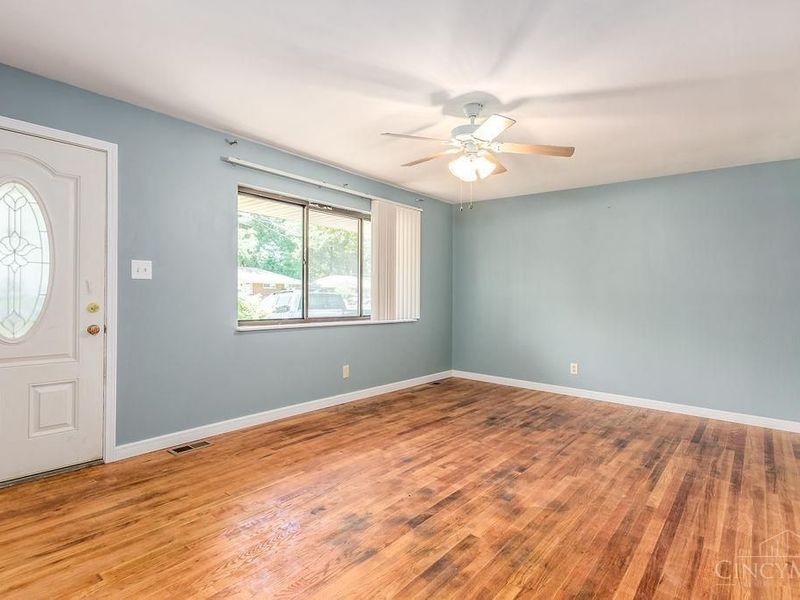 8670 Zodiac Drive, Springfield Twp., OH 45231 Photo 6