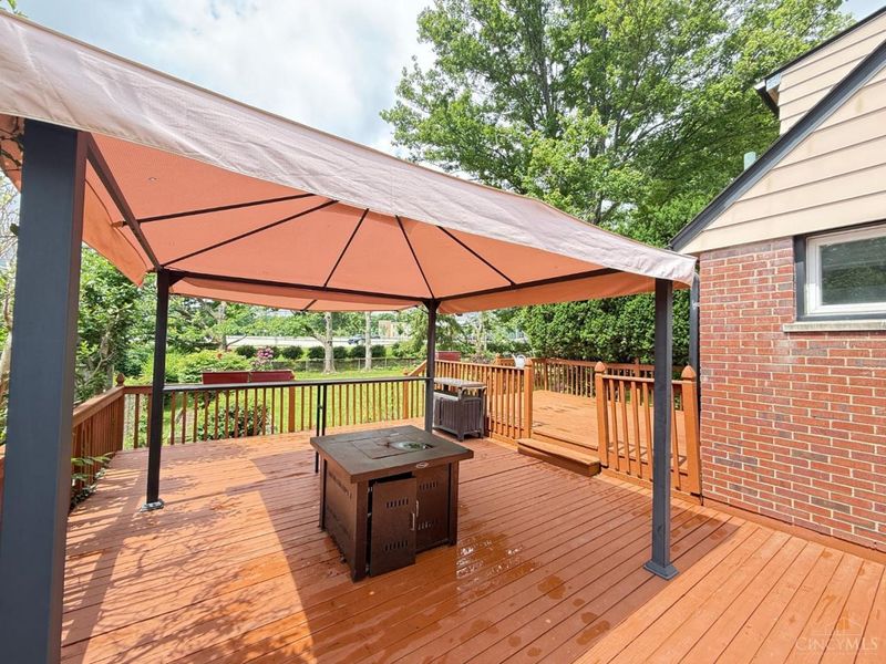 53 Hadley Road, Greenhills, OH 45218 Photo 12