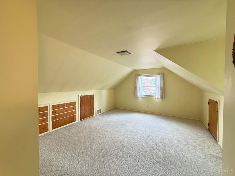 53 Hadley Road, Greenhills, OH 45218 Photo 17
