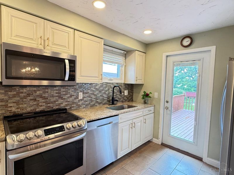 53 Hadley Road, Greenhills, OH 45218 Photo 6