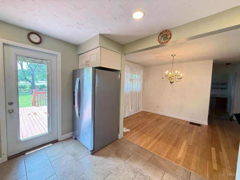 53 Hadley Road, Greenhills, OH 45218 Photo 7