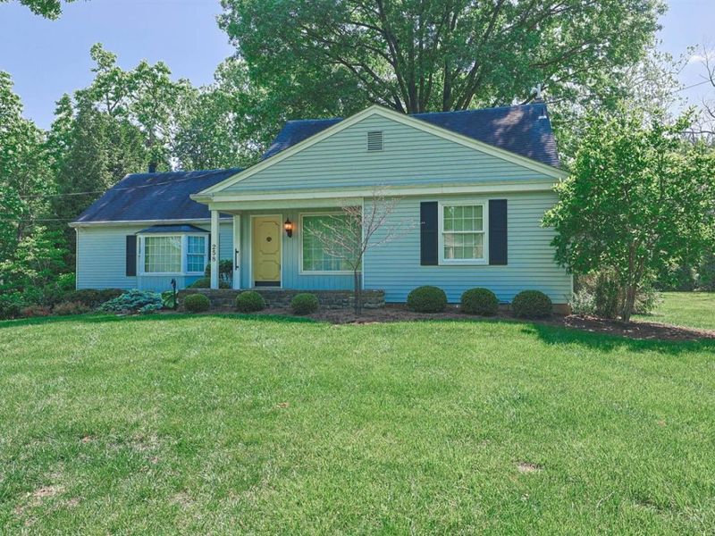 258 Hilltop Lane, Wyoming, OH 45215 Photo 2