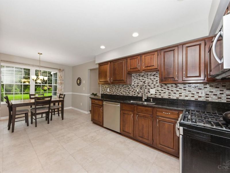 137 Shingleoak Drive, Loveland, OH 45140 Photo 32