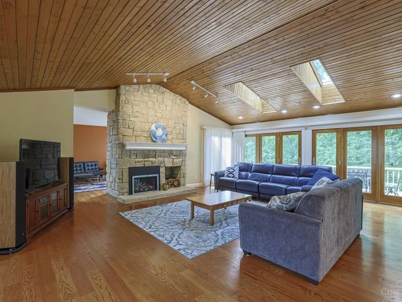 9774 Berry Hill Drive, West Chester, OH 45241 Photo 4