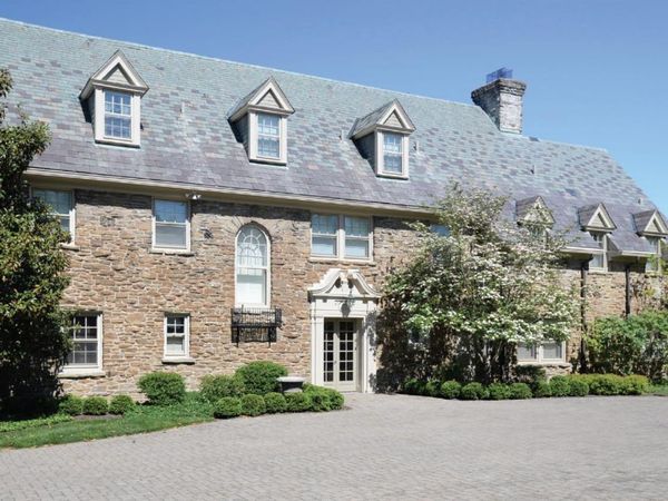 32 Hampton Lane, Cincinnati, OH 45208