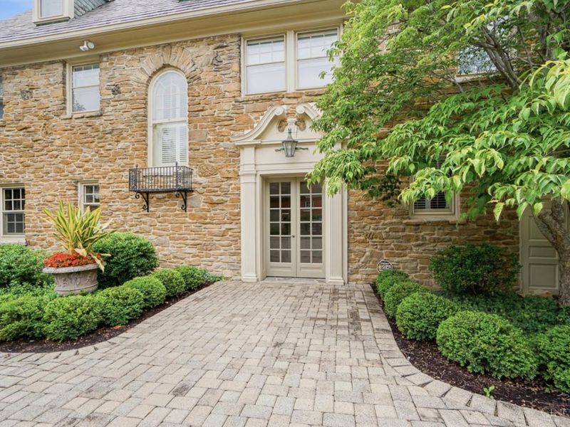32 Hampton Lane, Cincinnati, OH 45208 Photo 6