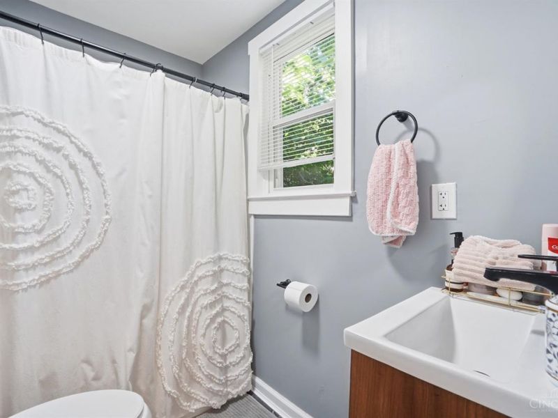2149 W Clifton Avenue, Cincinnati, OH 45219 Photo 53