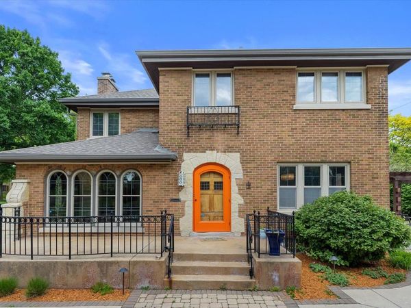 6537 Washington CIRCLE, Wauwatosa, WI 53213