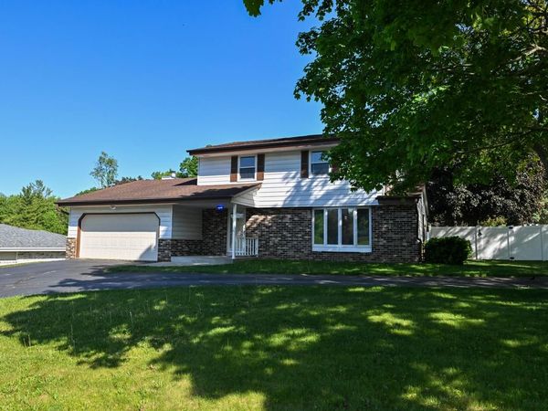 10045 W Meadow DRIVE, Greenfield, WI 53228