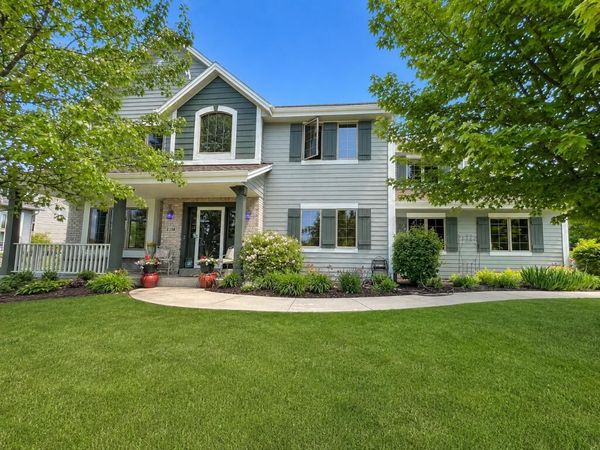 2138 Deer PATH, Waukesha, WI 53189