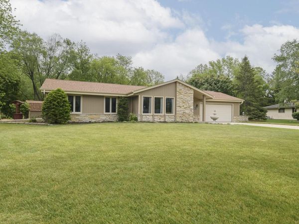 W164N9918 Robins WAY, Germantown, WI 53022