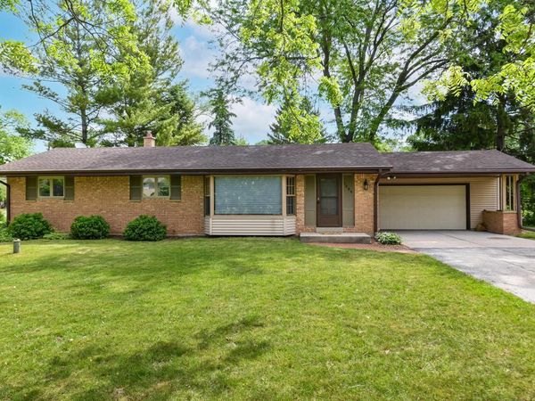 1900 N 166th STREET, Brookfield, WI 53005