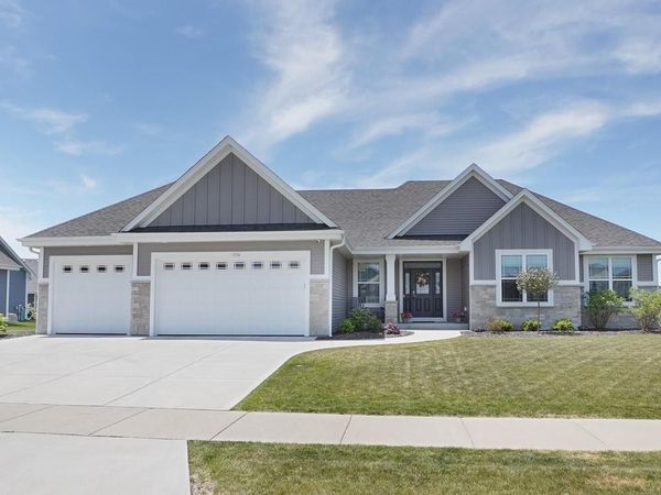 1534 Fay LANE, Oconomowoc, WI 53066