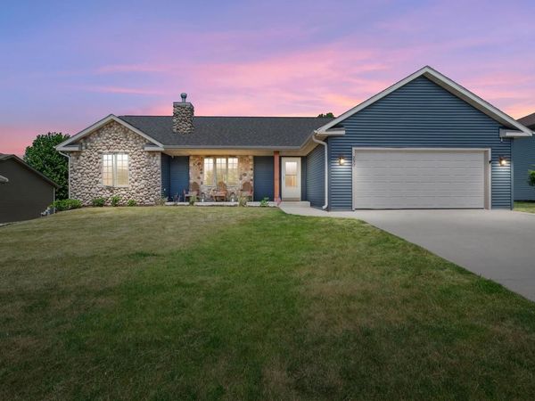 230 Thurow DRIVE, Oconomowoc, WI 53066