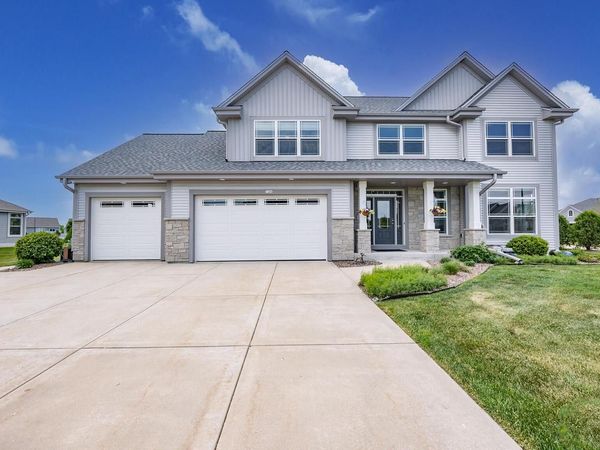 1480 Prairie Creek BOULEVARD, Oconomowoc, WI 53066