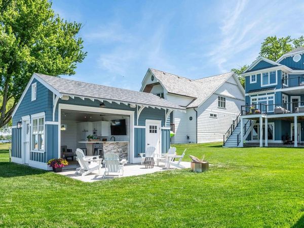 W267N2937 Peterson DRIVE, Pewaukee, WI 53072