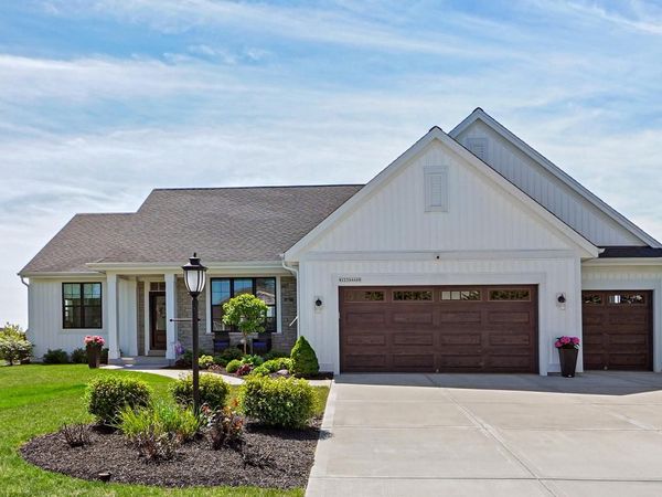 W223N4688 Seven Oaks DRIVE, Pewaukee, WI 53072
