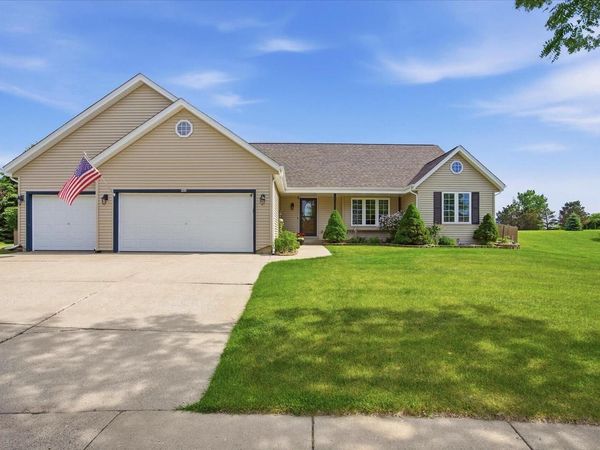 944 Bluebird COURT, Hartford, WI 53027