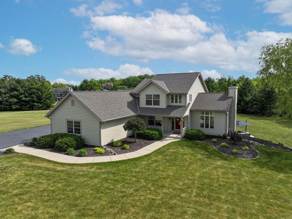 S89W31671 Cooper PARKWAY, Mukwonago, WI 53149