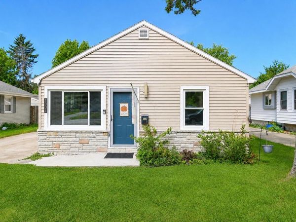 1304 N Grandview BOULEVARD, Waukesha, WI 53188