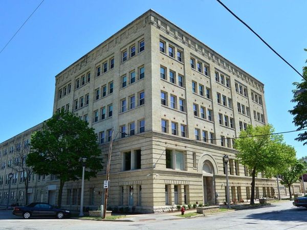 904 E Pearson STREET, Unit 401, Milwaukee, WI 53202