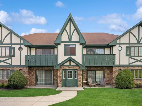 8058 Autobahn Drive S, Unit 102, Palos Park, IL 60464