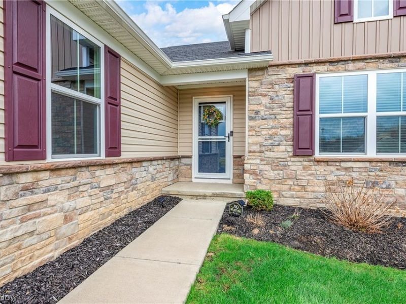 307 Pebble Creek Court, Amherst, OH 44001 Photo 3