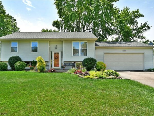 2483 Trentwood Drive SE, Warren, OH 44484