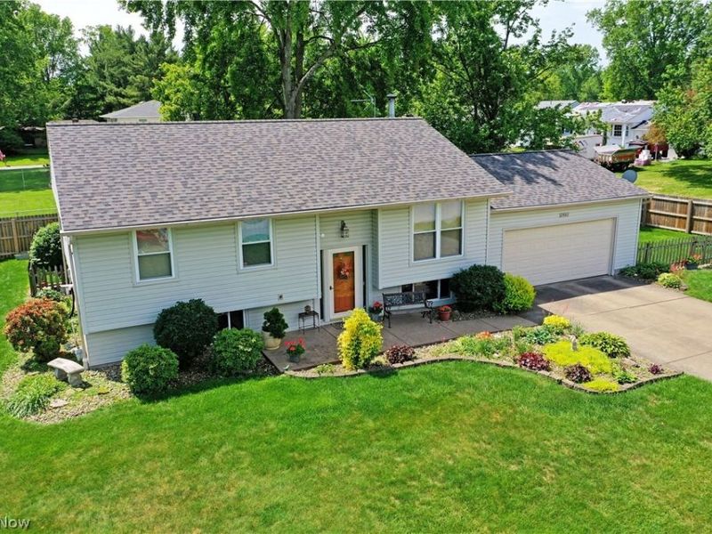 2483 Trentwood Drive SE, Warren, OH 44484 Photo 2