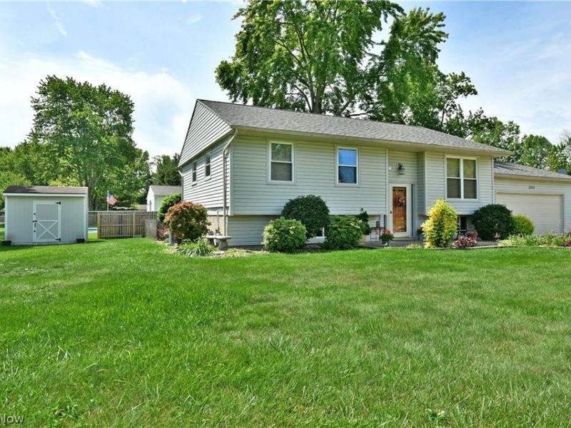 2483 Trentwood Drive SE, Warren, OH 44484 Photo 3